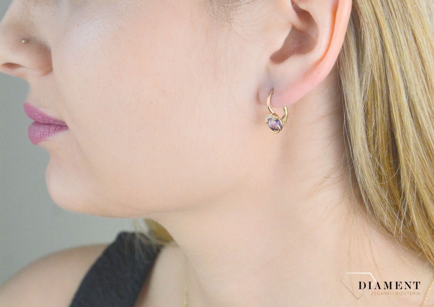 Złote kolczyki damskie 585 z fioletową cyrkonią KL 11163A 585.jpg